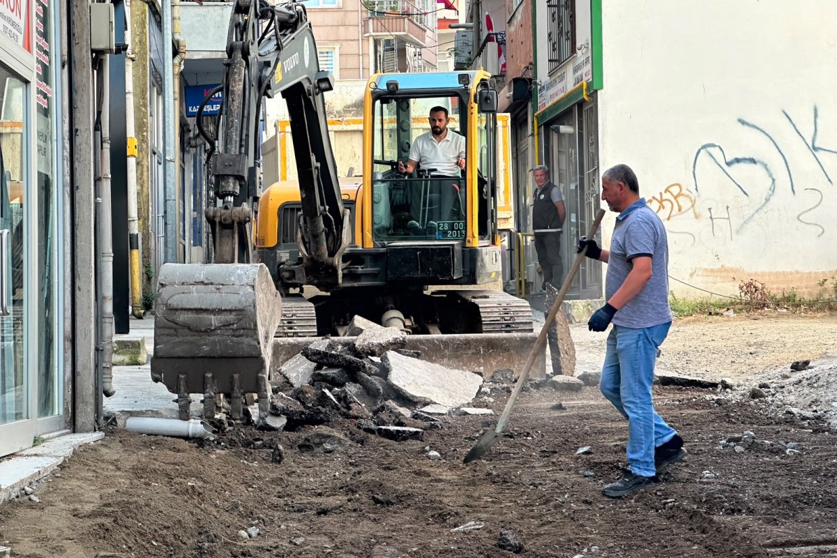 Giresun’da Yıllardır El Değmeyen Yeşiltepe Caddesi Baştan Aşağı Yenileniyor