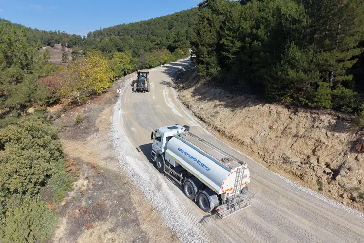 Keles'in üç mahallesinde yol mesaisi